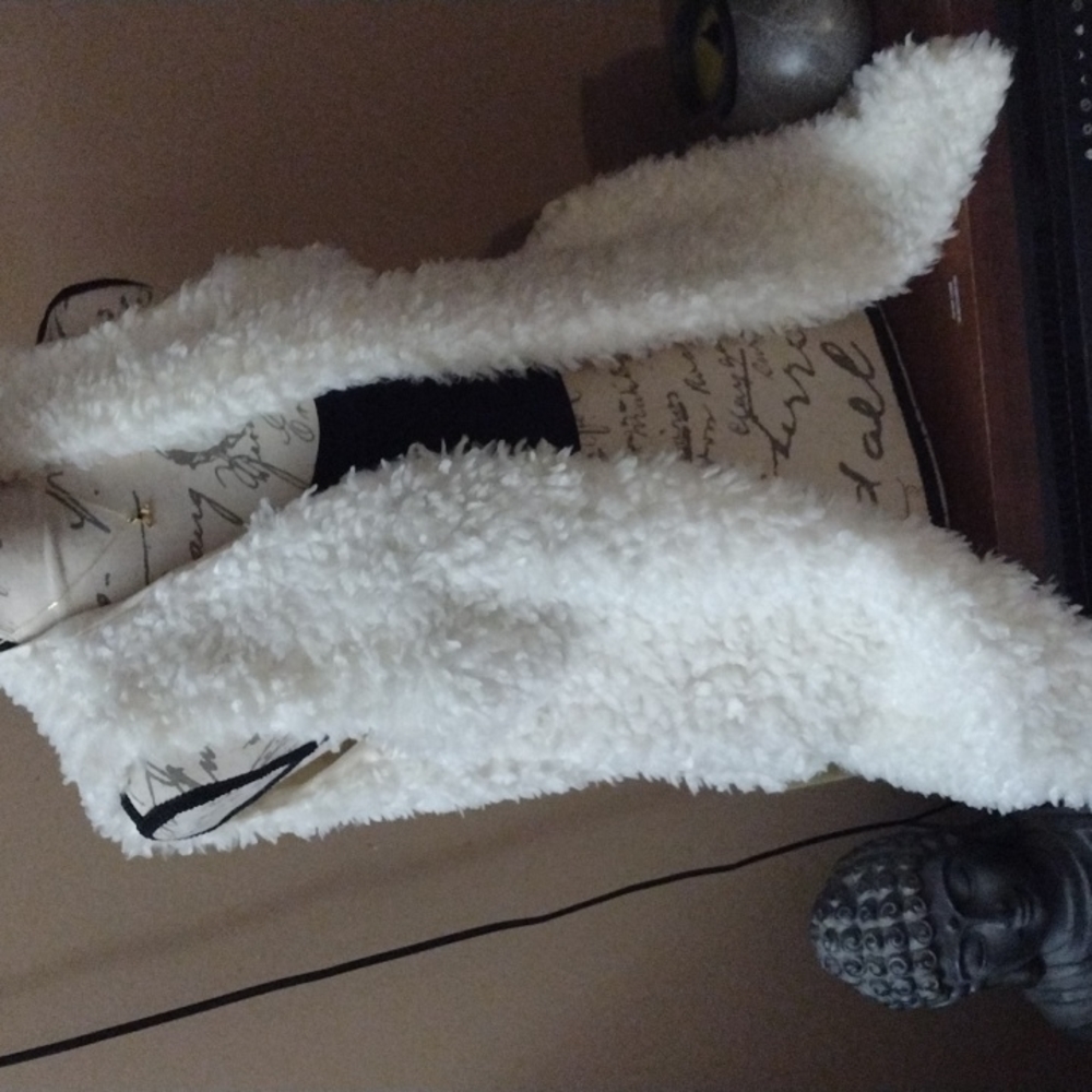 Minimalistic , faux sheep fur long vest 🦺 one size N.W.T.